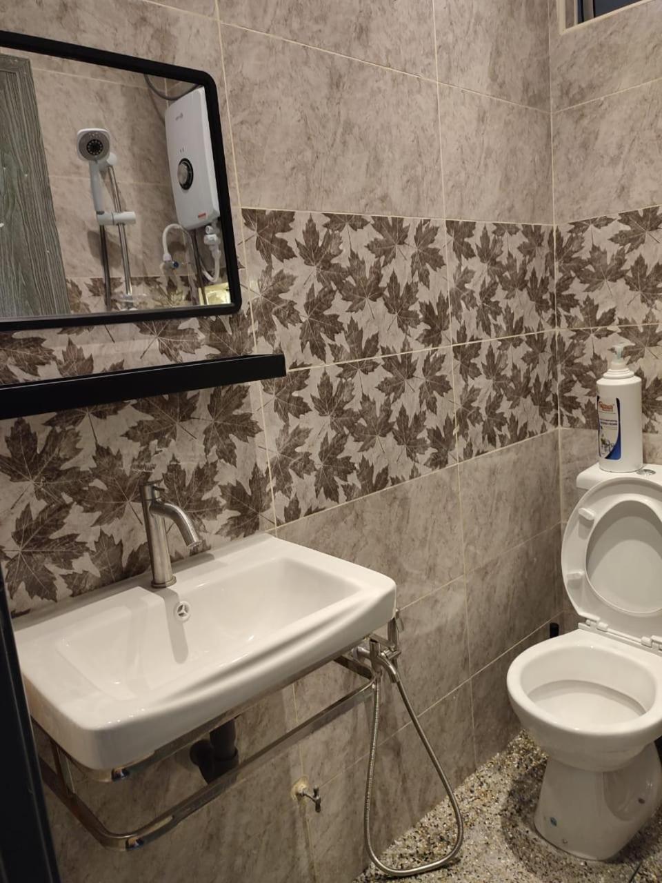 Adik Aisyah Muji Pistachio Homestay Cameron Highlands Танах-Рата Екстер'єр фото